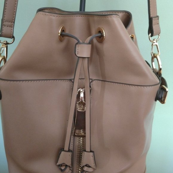 Zara Drawstring Bucket purse - Picture 1 of 7